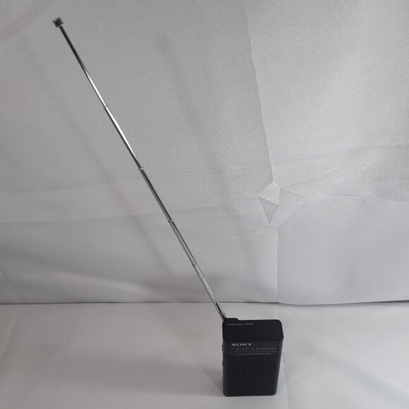 Sony ICF-P26 Portable FM/AM (MW) AA Battery Radio Black Headphone Jack TESTED - Picture 9 of 16